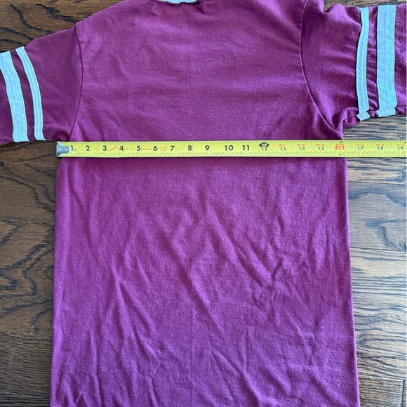 Salomon Burgundy V-Neck vintage baseball T-Shirt with Orange Graphic Medium - Picture 7 of 7